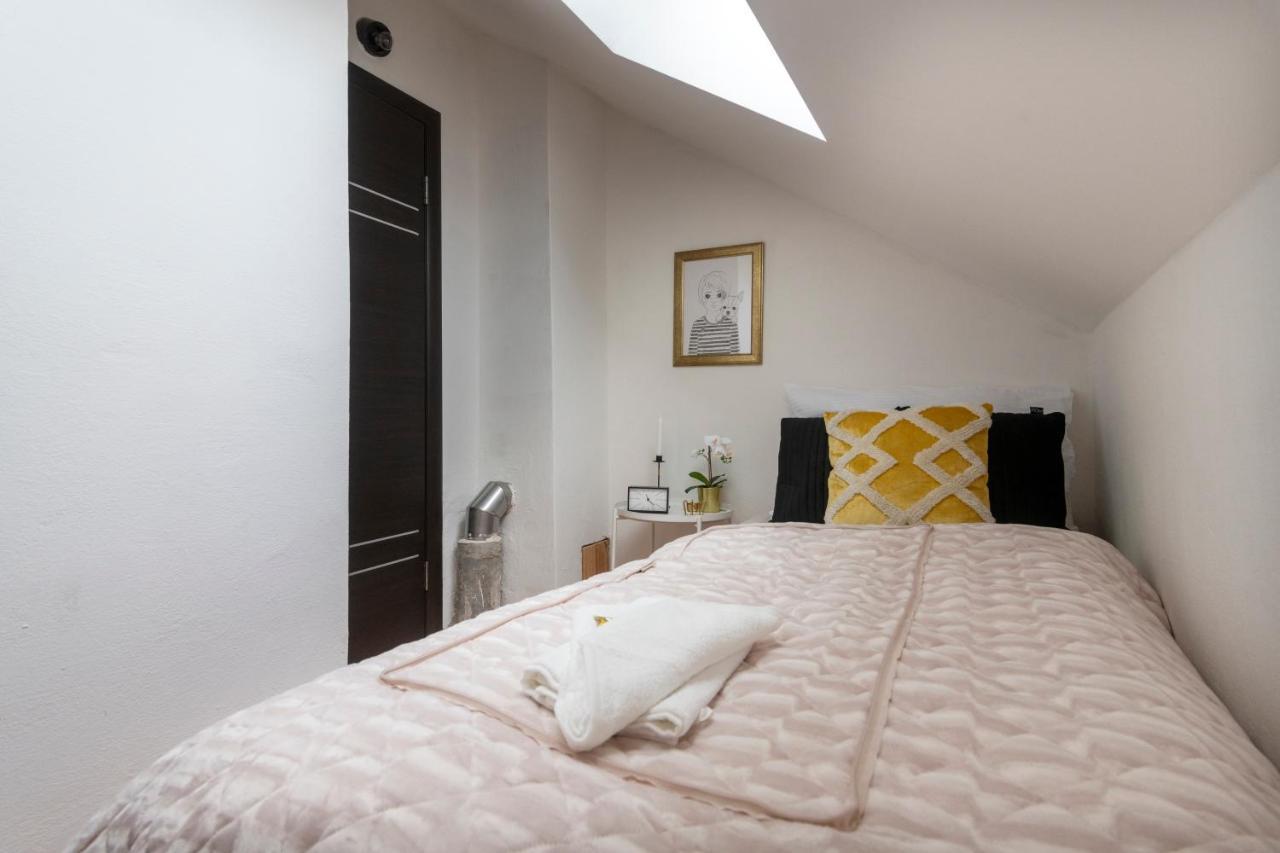 Golden Tree Loft In The Heart Of Apartmán